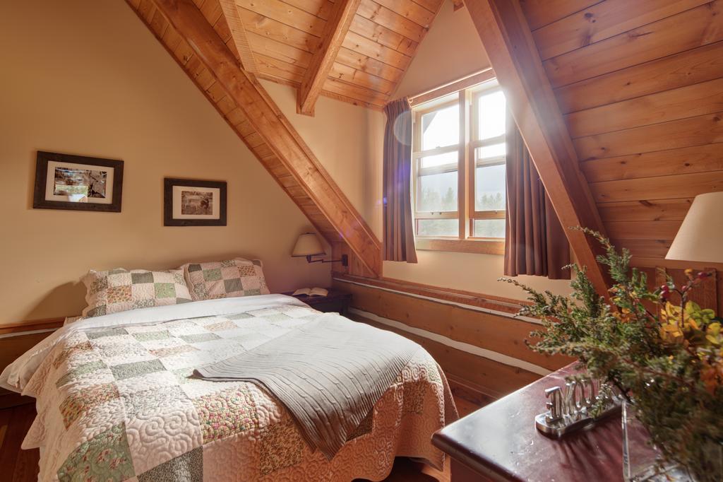 Nipika Mountain Resort Рейдиум-Хот-Спрингс Экстерьер фото